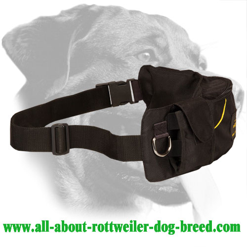 Rottweiler Training Pouch Made of Nylon with Quick Lock Buckle